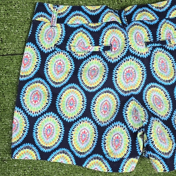 CROWN & IVY | 98% COTTON BLEND PREPPY PEACOCK FLORAL SHORTS - Picture 7 of 13
